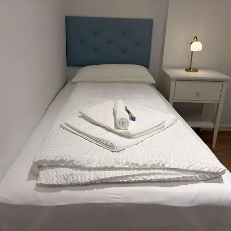 Juraperle - Historisch Und Modern - 6 *